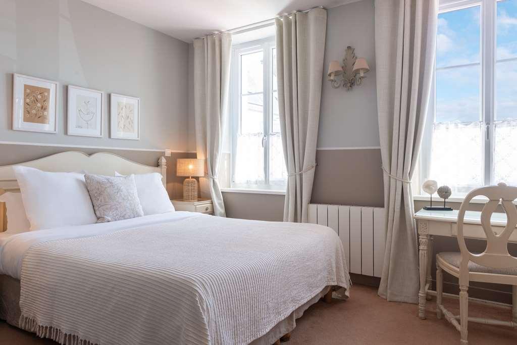 Hotel Traiteur Les Ormes, The Originals Relais Barneville-Carteret Habitación foto